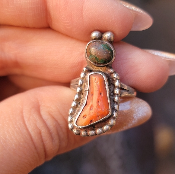 Very old Turquoise and coral Bug Ring - Picture 2 of 5